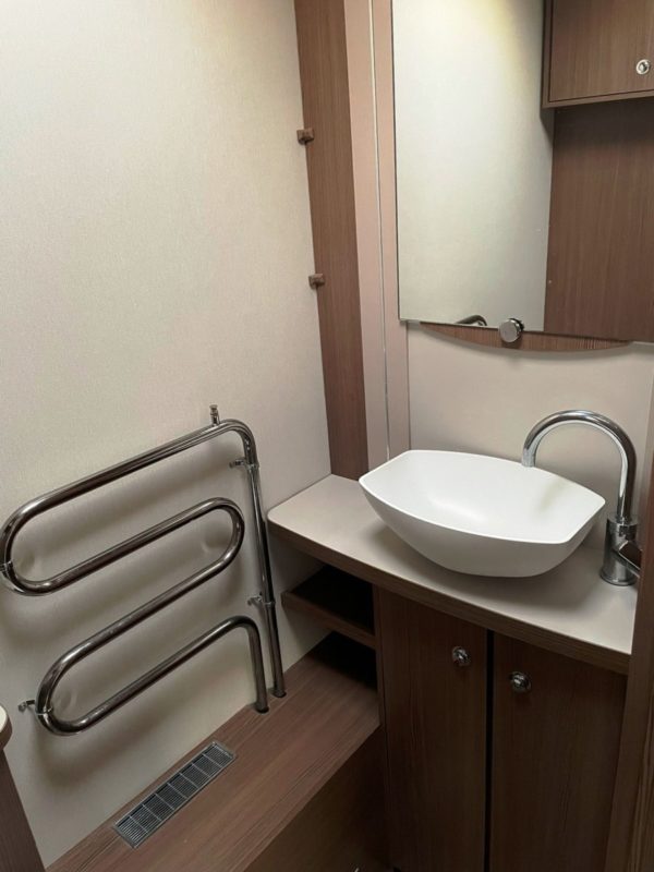 Elddis Affinity550 bj.2017 NIEUWSTAAT MET QUEENSBED en MOVER - Afbeelding 14