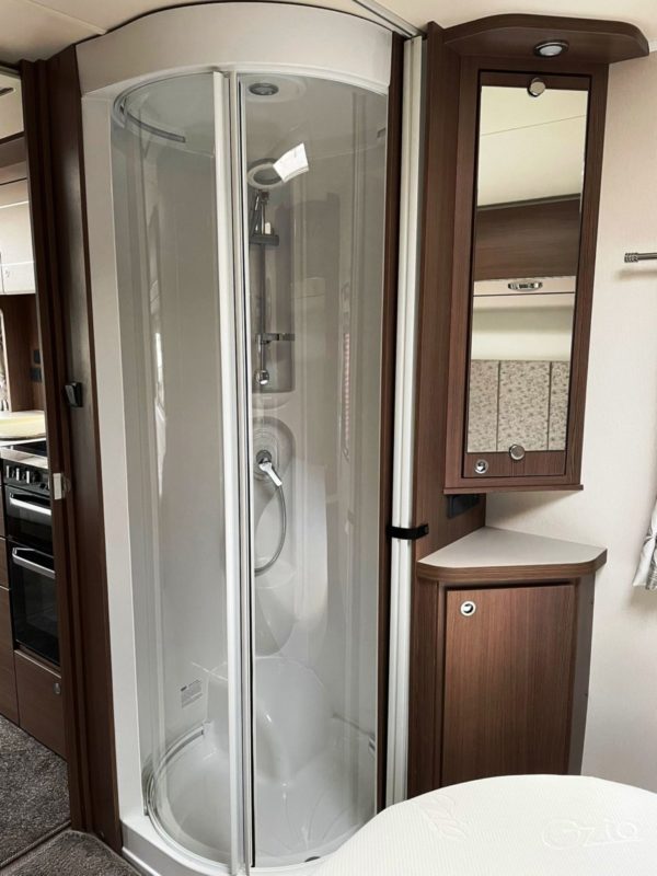 Elddis Affinity550 bj.2017 NIEUWSTAAT MET QUEENSBED en MOVER - Afbeelding 11