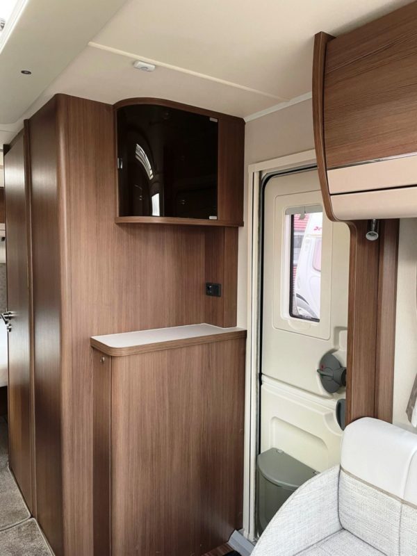 Elddis Affinity550 bj.2017 NIEUWSTAAT MET QUEENSBED en MOVER - Afbeelding 9