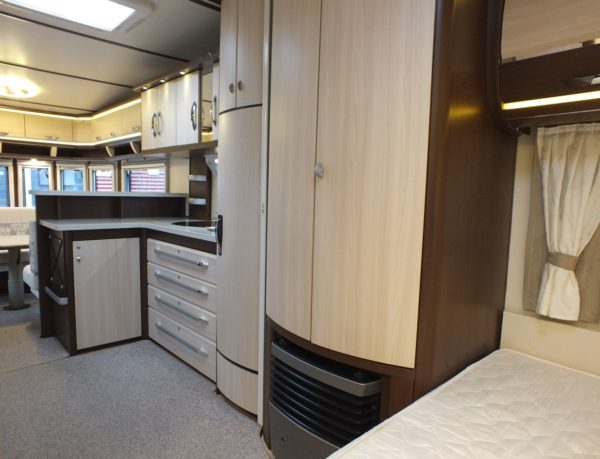 HOBBY LANDHAUS PRESTIGE 770 CFE, NIEUWSTAAT - Afbeelding 13