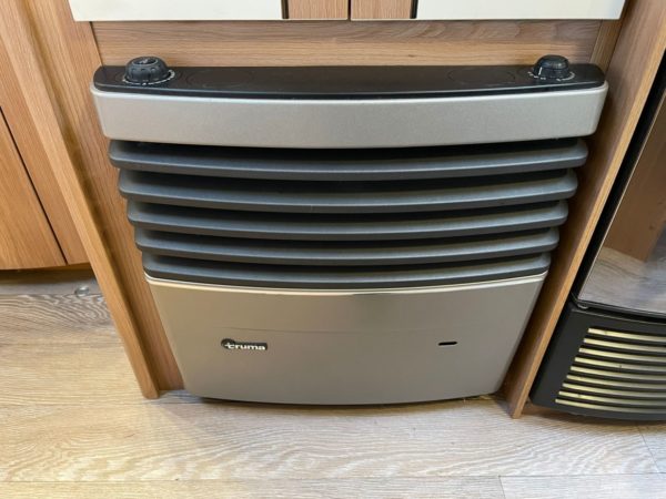 Hobby De Luxe SFE BJ.2019, Met voortent - Afbeelding 35