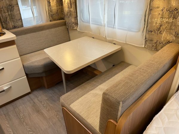 Hobby De Luxe SFE BJ.2019, Met voortent - Afbeelding 23