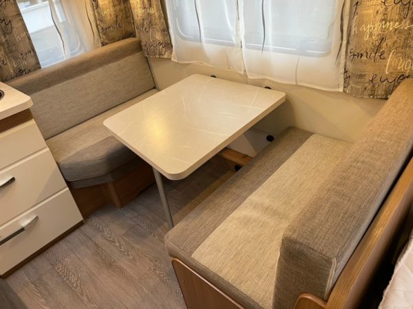 Hobby De Luxe SFE BJ.2019, Met voortent - Afbeelding 21