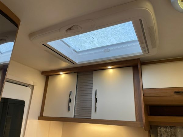 Hobby De Luxe SFE BJ.2019, Met voortent - Afbeelding 19