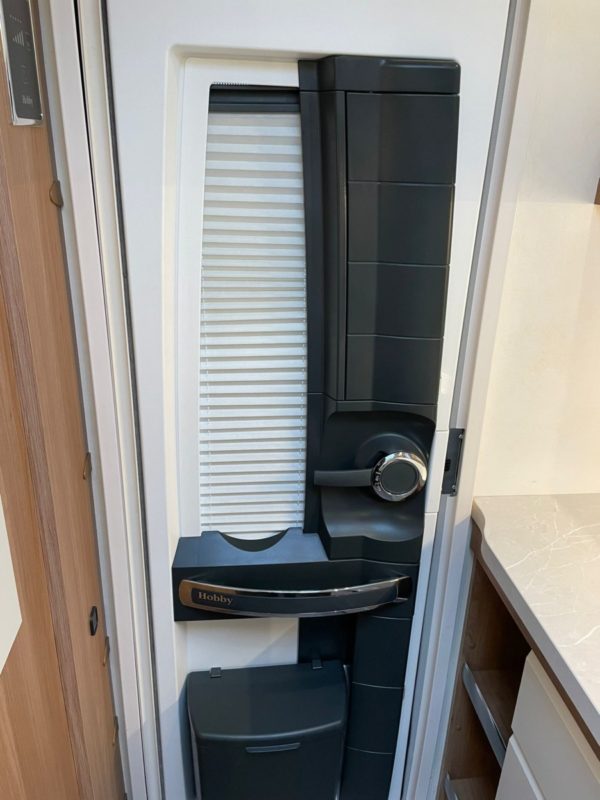 Hobby De Luxe SFE BJ.2019, Met voortent - Afbeelding 17