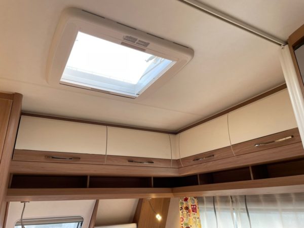 Hobby De Luxe 540 KMFE bj 2018, 6 slaapplaatsen, VOORTENT - Afbeelding 30