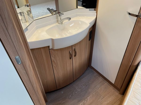 Hobby De Luxe 540 KMFE bj 2018, 6 slaapplaatsen, VOORTENT - Afbeelding 28