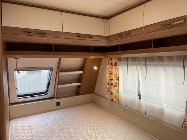 Hobby De Luxe 540 KMFE bj 2018, 6 slaapplaatsen, VOORTENT - Afbeelding 27