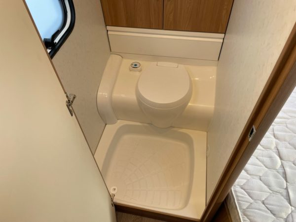 Hobby De Luxe 540 KMFE bj 2018, 6 slaapplaatsen, VOORTENT - Afbeelding 26