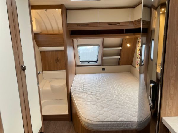 Hobby De Luxe 540 KMFE bj 2018, 6 slaapplaatsen, VOORTENT - Afbeelding 25