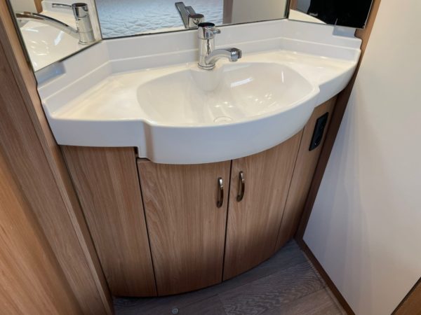 Hobby De Luxe 540 KMFE bj 2018, 6 slaapplaatsen, VOORTENT - Afbeelding 24