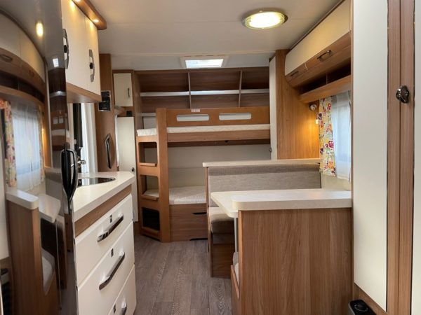 Hobby De Luxe 540 KMFE bj 2018, 6 slaapplaatsen, VOORTENT - Afbeelding 21