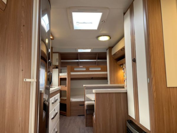 Hobby De Luxe 540 KMFE bj 2018, 6 slaapplaatsen, VOORTENT - Afbeelding 20