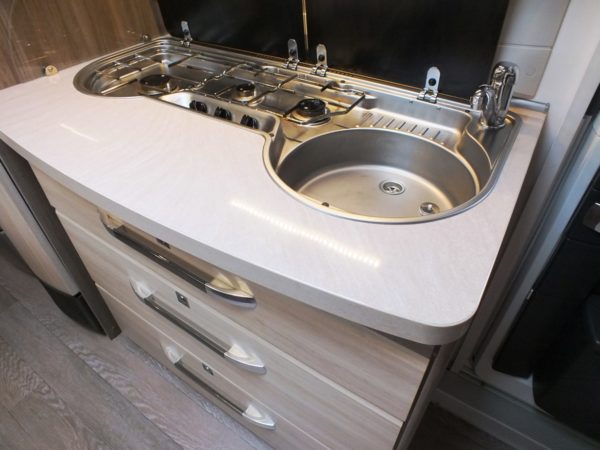 HOBBY De Luxe 490 KMF bj.2017, NIEUWSTAAT, 5/6 SLAAPPLAATSEN - Afbeelding 22