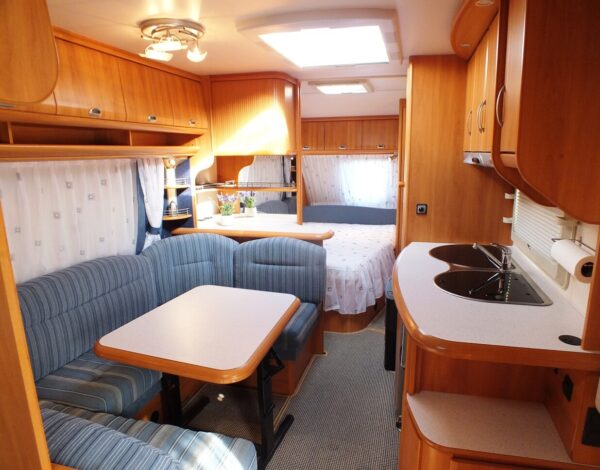 HOBBY De luxe Easy 560 KMFE bj.2006, 6 slaapplaatsen - Afbeelding 6