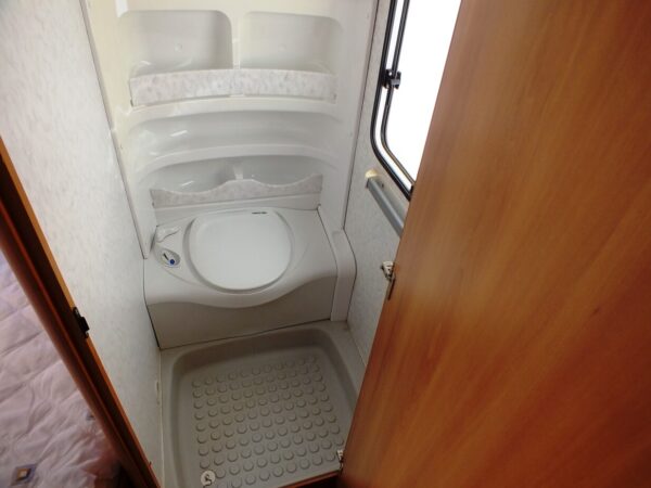 HOBBY De luxe Easy 560 KMFE bj.2006, 6 slaapplaatsen - Afbeelding 25