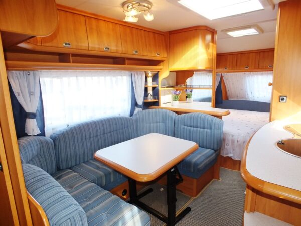 HOBBY De luxe Easy 560 KMFE bj.2006, 6 slaapplaatsen - Afbeelding 9