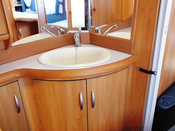 HOBBY De luxe Easy 560 KMFE bj.2006, 6 slaapplaatsen - Afbeelding 22
