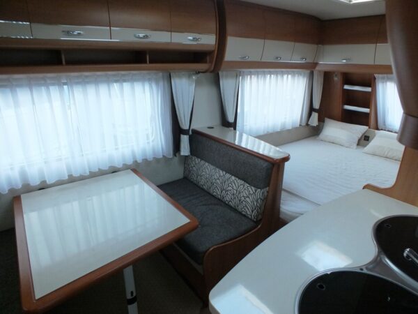 Hobby Excellent 410 SFE,bj. 2011 met mover, fransbed, voortent - Afbeelding 7