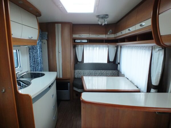 Hobby Excellent 410 SFE,bj. 2011 met mover, fransbed, voortent - Afbeelding 13