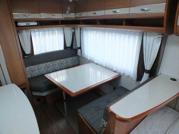 Hobby Excellent 410 SFE,bj. 2011 met mover, fransbed, voortent - Afbeelding 12
