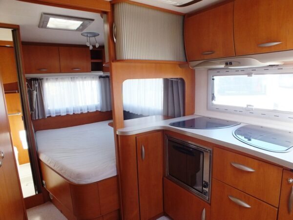 Knaus Eurostar bj.2004 met mover, airco, zakluifel, fransbed - Afbeelding 12