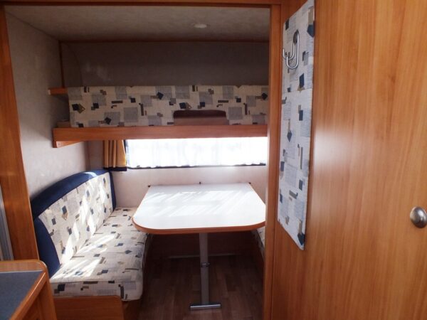 ADRIA Adora 462 UB bj.2004, 5 SLAAPPLAATSEN, met VOORTENT, DOUCHE - Afbeelding 11