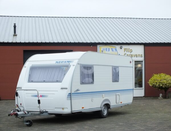 ADRIA Adora 462 UB bj.2004, 5 SLAAPPLAATSEN, met VOORTENT, DOUCHE - Afbeelding 2