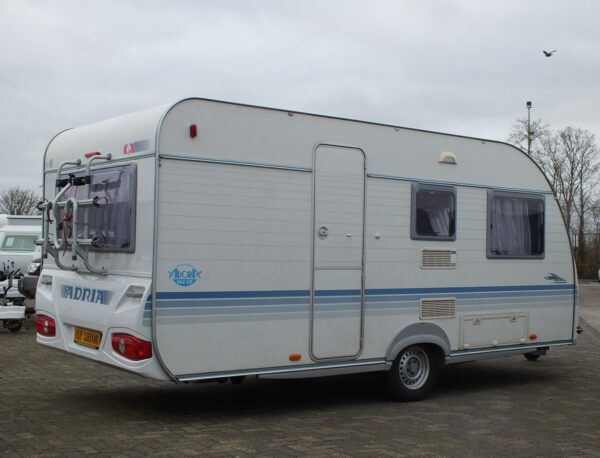 ADRIA Adora 462 UB bj.2004, 5 SLAAPPLAATSEN, met VOORTENT, DOUCHE - Afbeelding 4