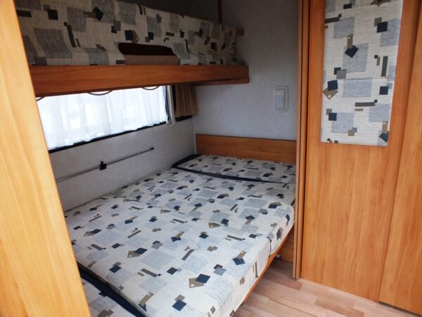 ADRIA Adora 462 UB bj.2004, 5 SLAAPPLAATSEN, met VOORTENT, DOUCHE - Afbeelding 13
