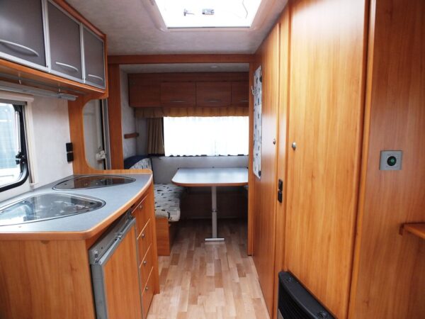 ADRIA Adora 462 UB bj.2004, 5 SLAAPPLAATSEN, met VOORTENT, DOUCHE - Afbeelding 8