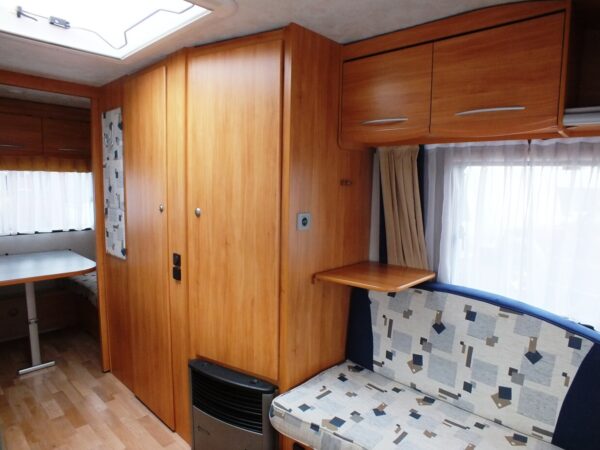ADRIA Adora 462 UB bj.2004, 5 SLAAPPLAATSEN, met VOORTENT, DOUCHE - Afbeelding 21