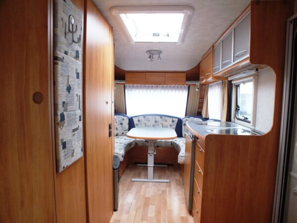 ADRIA Adora 462 UB bj.2004, 5 SLAAPPLAATSEN, met VOORTENT, DOUCHE - Afbeelding 5