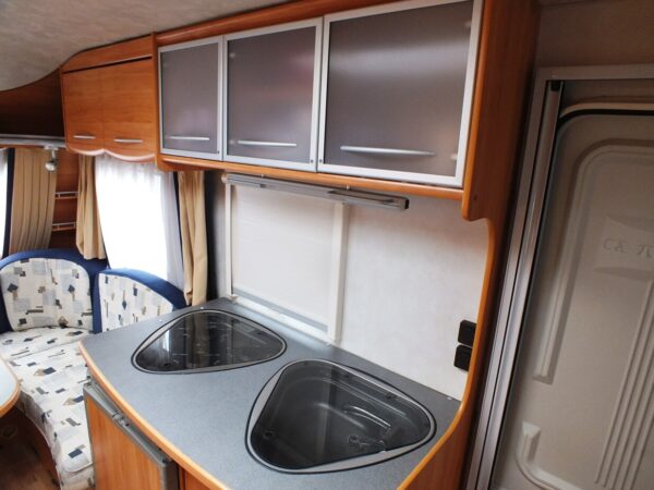 ADRIA Adora 462 UB bj.2004, 5 SLAAPPLAATSEN, met VOORTENT, DOUCHE - Afbeelding 17