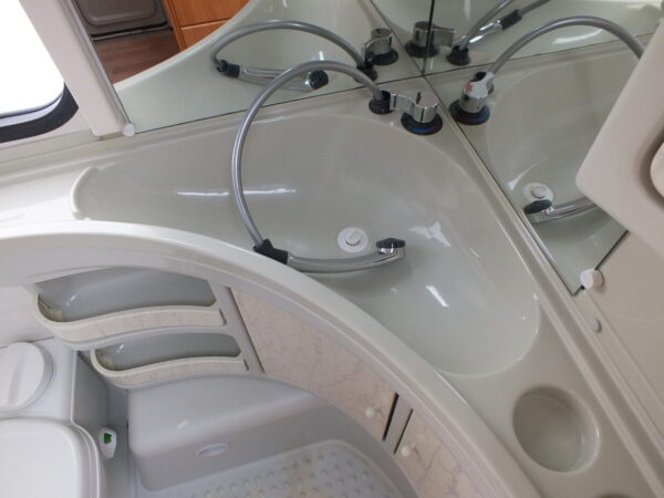 ADRIA Adora 462 UB bj.2004, 5 SLAAPPLAATSEN, met VOORTENT, DOUCHE - Afbeelding 24