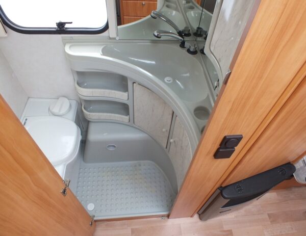 ADRIA Adora 462 UB bj.2004, 5 SLAAPPLAATSEN, met VOORTENT, DOUCHE - Afbeelding 23