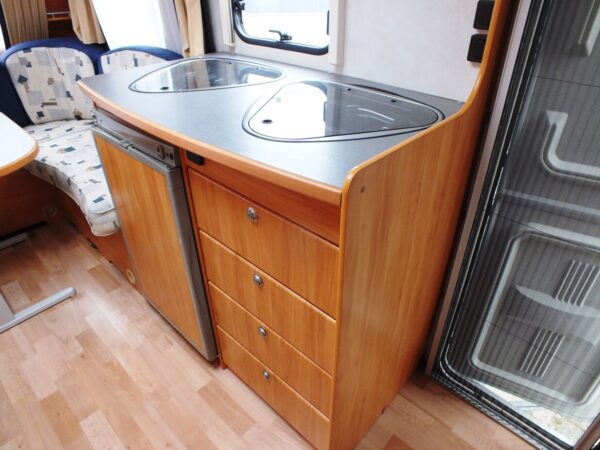 ADRIA Adora 462 UB bj.2004, 5 SLAAPPLAATSEN, met VOORTENT, DOUCHE - Afbeelding 16
