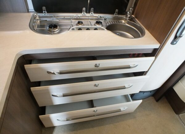 HOBBY Prestige 620 CL bj.2016, met AIRCO, 2 APARTE BEDDEN, ZAKLUIFEL - Afbeelding 17