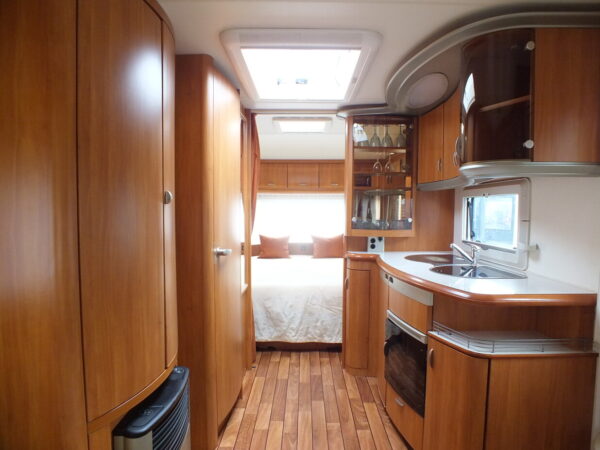 HOBBY 570 SMF bj.2007, QUEENSBED, BRAND VOORTENT - Afbeelding 4