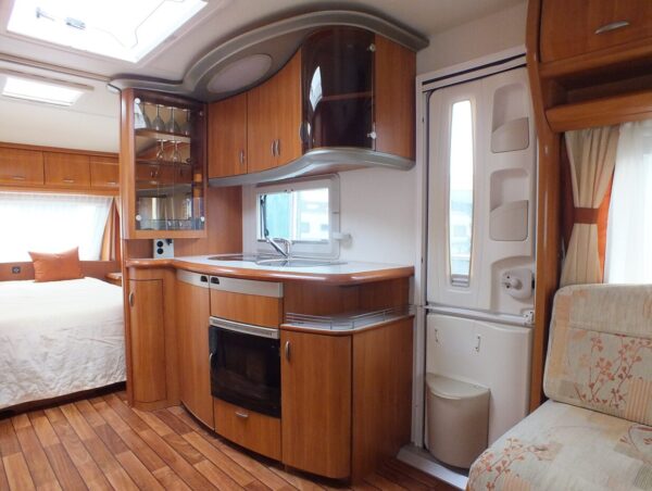 HOBBY 570 SMF bj.2007, QUEENSBED, BRAND VOORTENT - Afbeelding 10