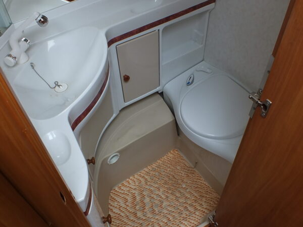 HOBBY 570 SMF bj.2007, QUEENSBED, BRAND VOORTENT - Afbeelding 15