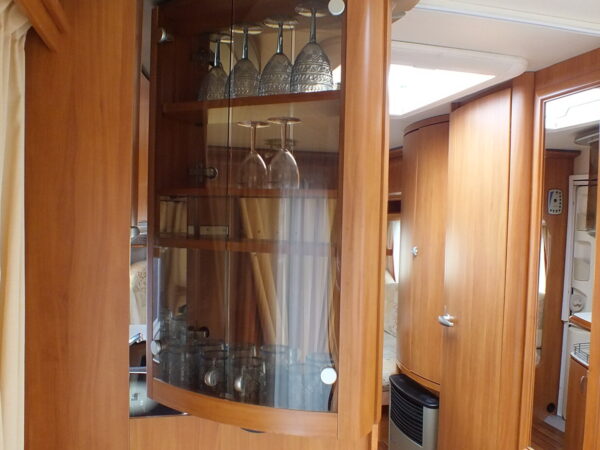 HOBBY 570 SMF bj.2007, QUEENSBED, BRAND VOORTENT - Afbeelding 16