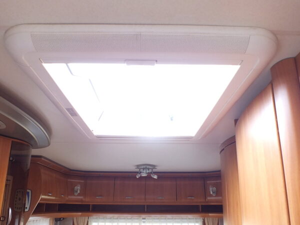 HOBBY 570 SMF bj.2007, QUEENSBED, BRAND VOORTENT - Afbeelding 18