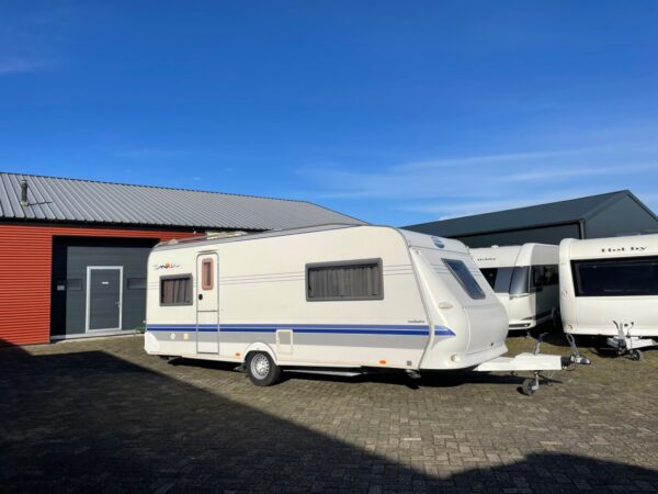 Hobby 560 UFF bj.2005 met QUEENSBED, MOVER en VOORTENT