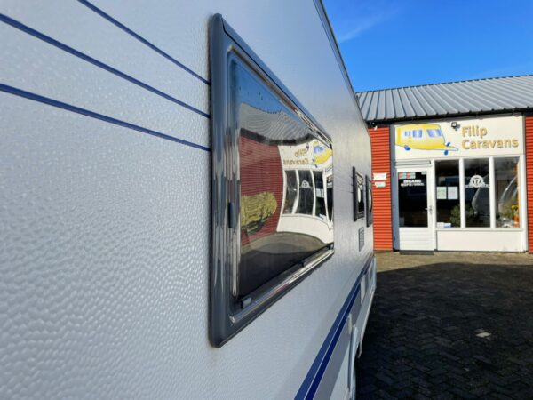Hobby 560 UFF bj.2005 met QUEENSBED, MOVER en VOORTENT - Afbeelding 21