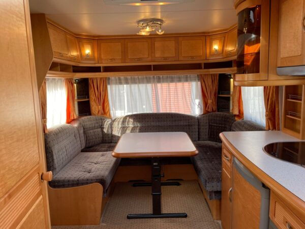 Hobby 560 UFF bj.2005 met QUEENSBED, MOVER en VOORTENT - Afbeelding 8