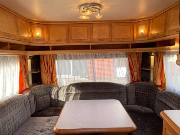 Hobby 560 UFF bj.2005 met QUEENSBED, MOVER en VOORTENT - Afbeelding 10