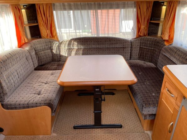 Hobby 560 UFF bj.2005 met QUEENSBED, MOVER en VOORTENT - Afbeelding 9