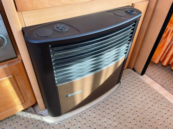 Hobby 560 UFF bj.2005 met QUEENSBED, MOVER en VOORTENT - Afbeelding 17