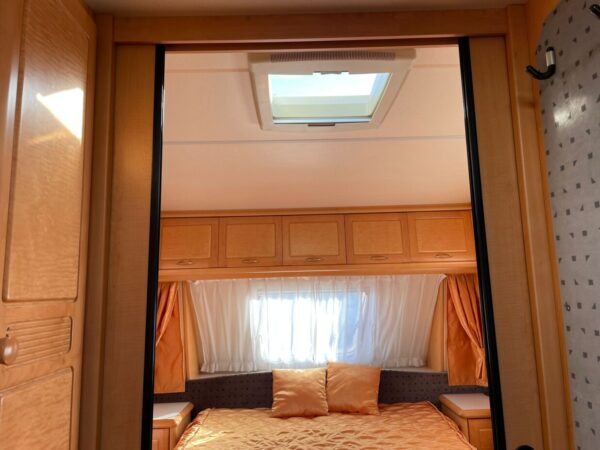 Hobby 560 UFF bj.2005 met QUEENSBED, MOVER en VOORTENT - Afbeelding 18